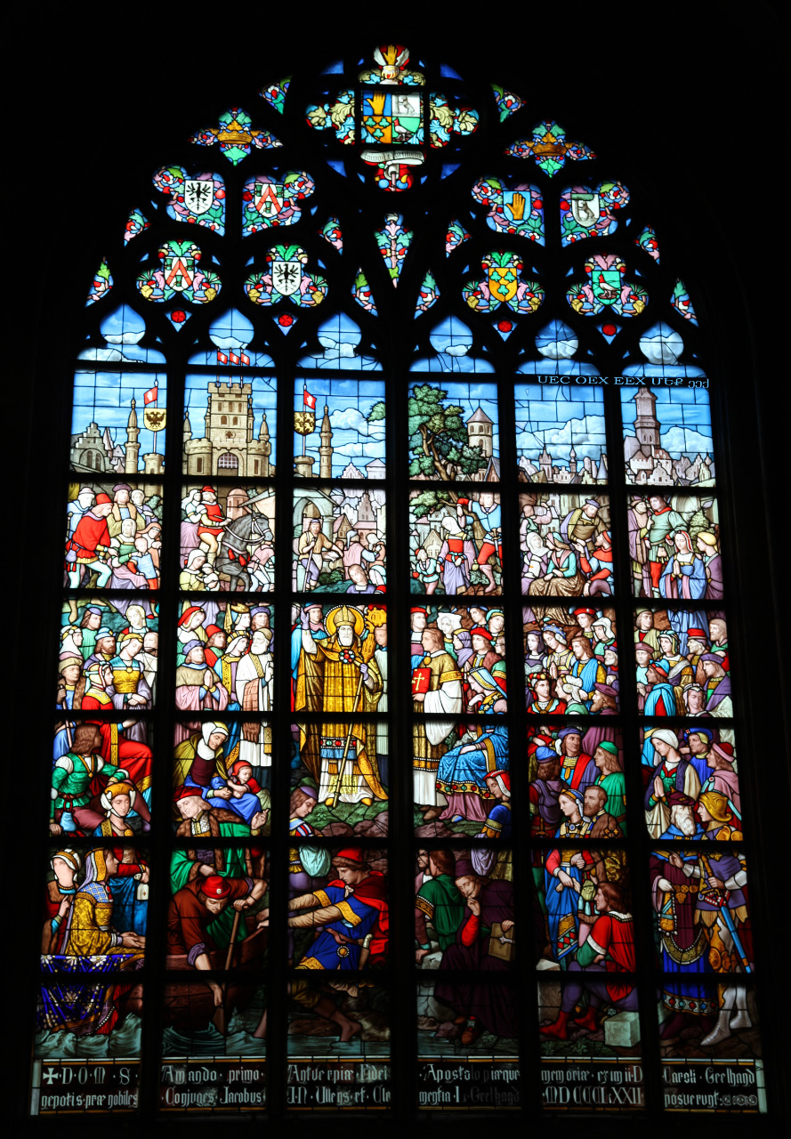 uec_be_antwerp_kathedraal_glass_fidei_apostolo