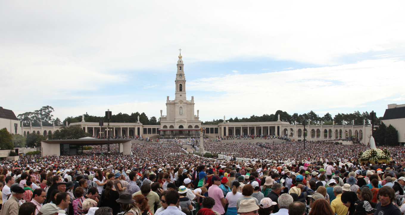 Mass entrance procession on 13 May 2012